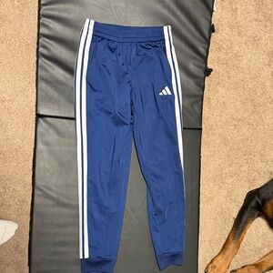 Adidas jogger boys size medium